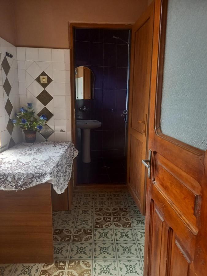 Guest House Roma Kutaisi Bagian luar foto